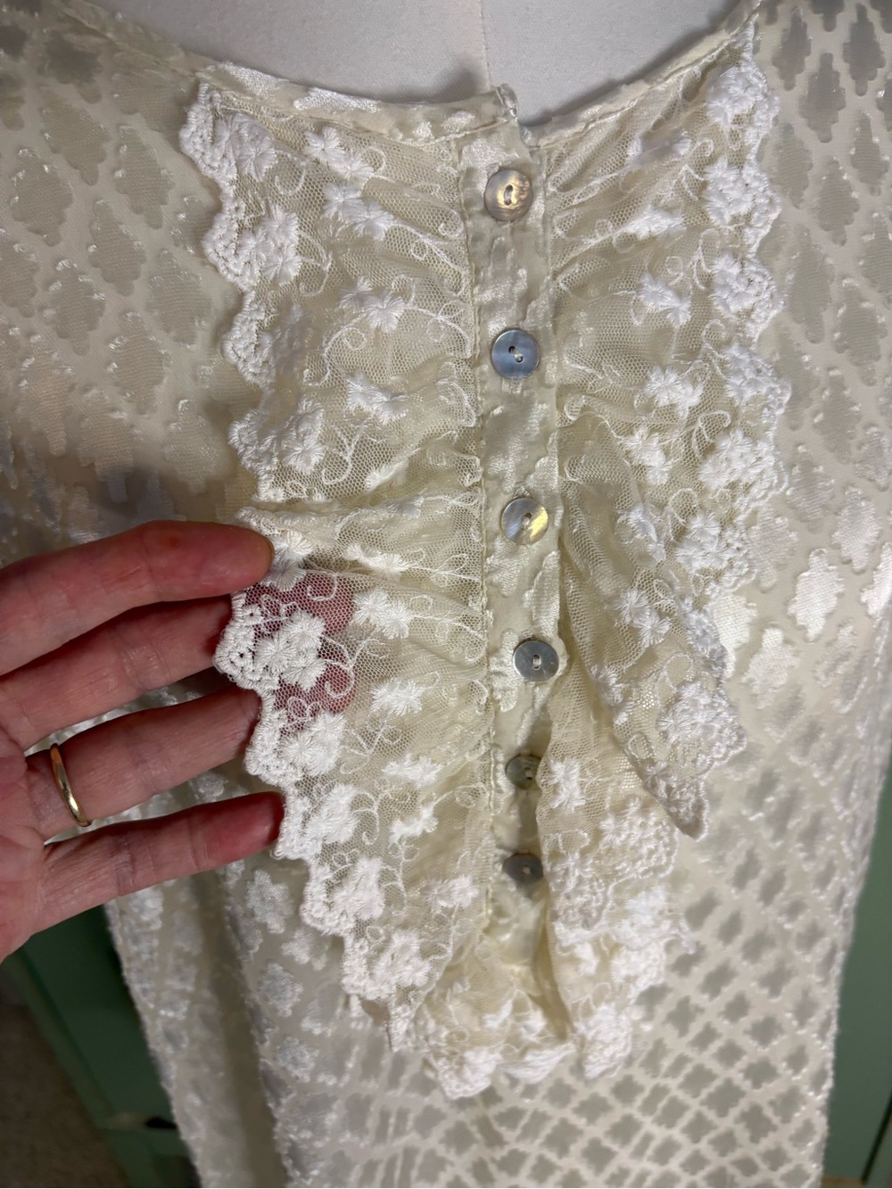 Purple Clover Vintage Ivory Silk Diamond-Textured Puff Sleeve Blouse w Lace - L